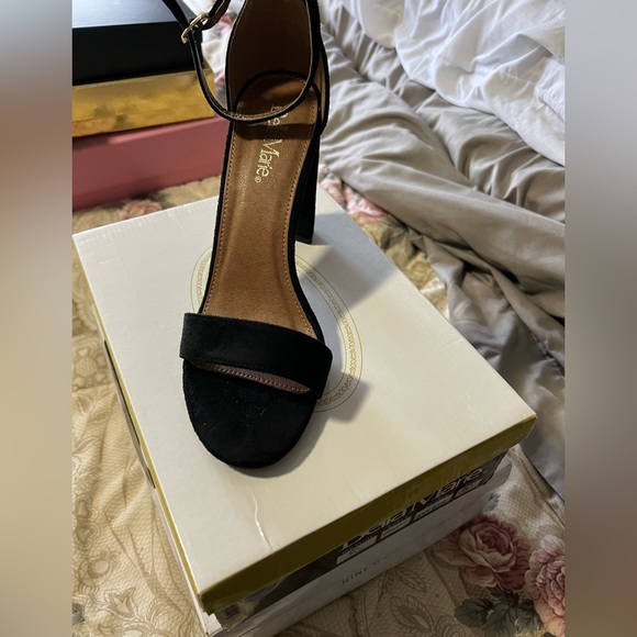 Beautiful Suede Shoes - Picture 1 of 3